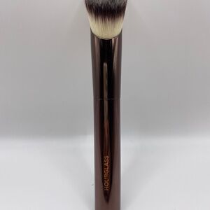 Hourglass Ambient Soft Glow Foundation Brush Full Size NEW NO BOX INCLUDED